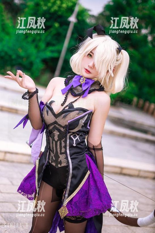 Messie Huang Messie Huang走进森林,拍了些不那么‘木’的写真:快来翻阅图集,一起乐!